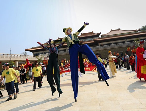 Brisbane Stilt Walkers - Jack n Jack - Roving Entertainers - Performers